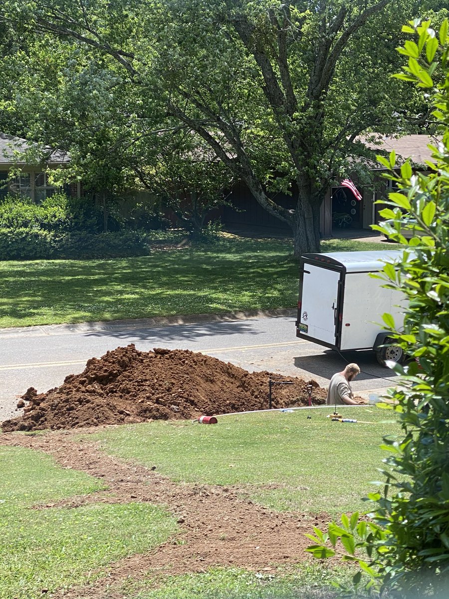 Tom_Weseli's tweet photo. Another day, another crew of folks tearing up our yard
#YardGuy https://t.co/ysu4DHBDCA