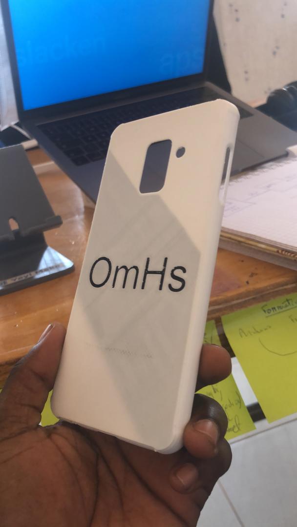 OmarHamadou0's tweet photo. Imprimée par la Start-up: @YayiMake 
Je me suis fais imprimer une coque pour mon téléphone📱 par cette Start-up et je suis déjà fan 😍... j'ai aimé la petite touche(pseudo) ajoutée. Vous faites du bon boulot guys.
#3Dprinting https://t.co/hI0HlWyWGb