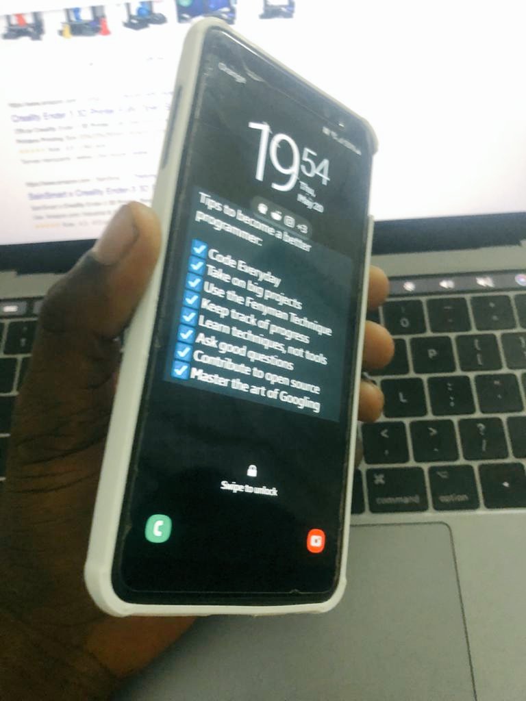 OmarHamadou0's tweet photo. Imprimée par la Start-up: @YayiMake 
Je me suis fais imprimer une coque pour mon téléphone📱 par cette Start-up et je suis déjà fan 😍... j'ai aimé la petite touche(pseudo) ajoutée. Vous faites du bon boulot guys.
#3Dprinting https://t.co/hI0HlWyWGb