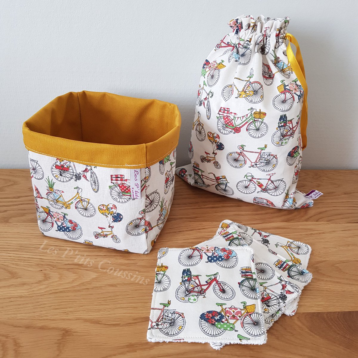 En voilà un joli ensemble à offrir à votre maman : #madeinFrance #fetedesmeres #lingetteslavables #cadeau :
lesptitscoussins.fr/la-boutique/to…