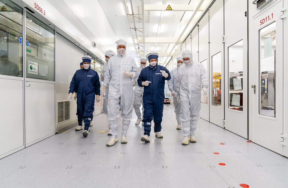 A tour of the heart of ASML requires dressing up for the occasion. We were honored to host a visit today of EU Commissioner <a href="/ThierryBreton/">Thierry Breton</a>, with our research partner <a href="/imec_int/">imec</a>. We talked about strengthening Europe’s IC industry by investing and by collaborating globally.