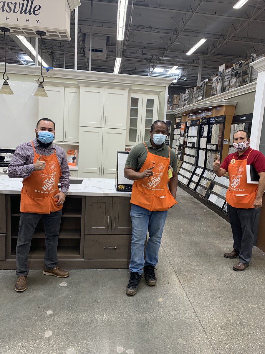 Rene_HDISM_LASo's tweet photo. @EnriqueGoHDE & I going over the HDIS business with Marina Del Rey Specialty DH Tray! Marinaโs on track to hit 7 Digits in both HDI/HDE โLetโs Get Itโ #ReneAndEnriqueTour #HDIS @thdTimPacC @OrmondLsormond @DallasDearthTHD @m_gomez_hd @George_D_THD https://t.co/Tr8mXTYsUa