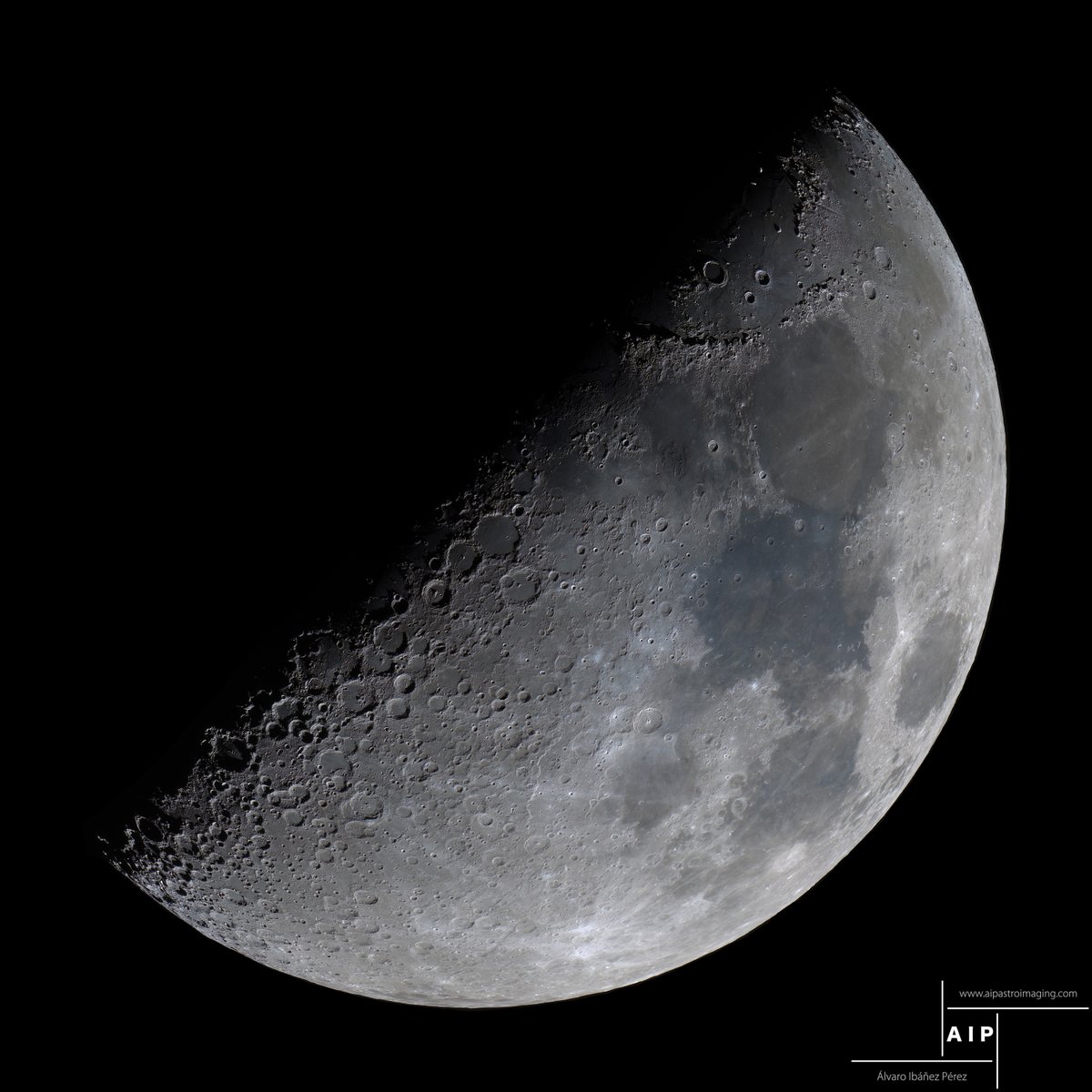 kokehtz's tweet photo. Mosaico de la luna en su fase de cuarto creciente (justo iluminada el 50%)
Lo he saturado un pelín para que se vean los tímidos colores de los mares.
Para verla a tope de resolución (muy recomendado!!) pinchad aquí, que podéis daros un buen paseo:
https://t.co/b5iSLZwDEZ https://t.co/I2H5nyEGZl