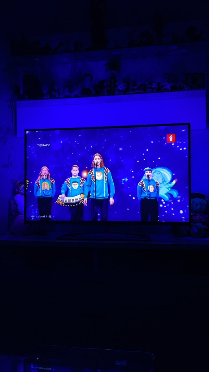 yewanka's tweet photo. Собрались как то неформалы покурить и что из этого вышло … #Eurovision https://t.co/gQffAGrKfT