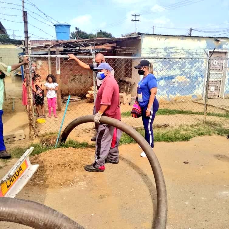 PedroDuarteCh's tweet photo. Hoy #20Mayo realizamos trabajos con Unidad Vacun en los Sectores 2,3 y 5 calle 10, Sector 8 Calles 23,25 y 27 de la Urb. Los Laureles y Laureles Viejos Calle Lara, junto a los líderes y lideresas de la Pqa Germán Ríos Linares
#LiberenALosPatriotas 
@NicolasMaduro 
@OmarPrietoGob https://t.co/O0pIeIK9eK