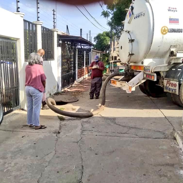 PedroDuarteCh's tweet photo. Hoy #20Mayo realizamos trabajos con Unidad Vacun en los Sectores 2,3 y 5 calle 10, Sector 8 Calles 23,25 y 27 de la Urb. Los Laureles y Laureles Viejos Calle Lara, junto a los líderes y lideresas de la Pqa Germán Ríos Linares
#LiberenALosPatriotas 
@NicolasMaduro 
@OmarPrietoGob https://t.co/O0pIeIK9eK