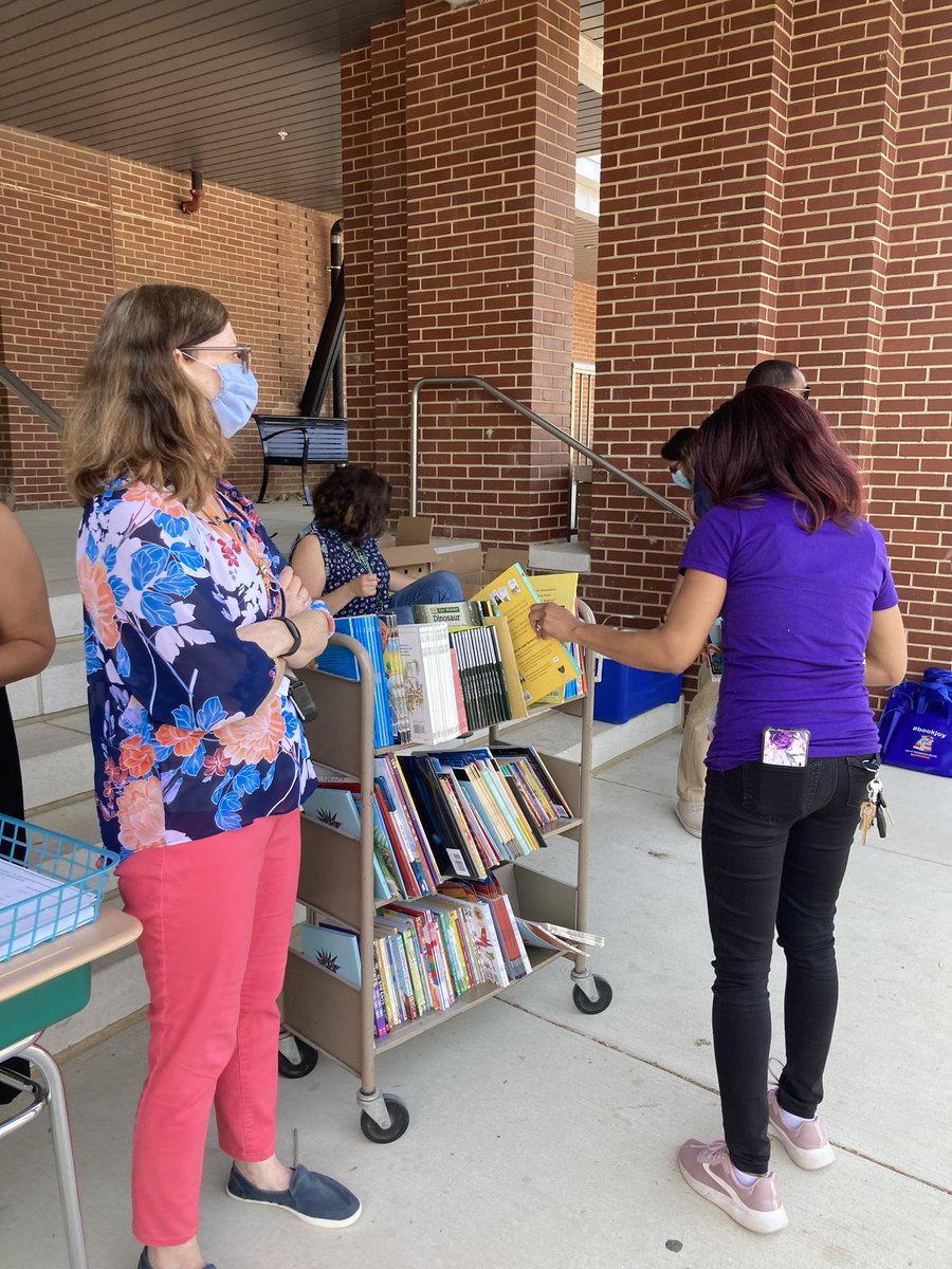 Claymont_School_Library (LibraryCougars) Twitter