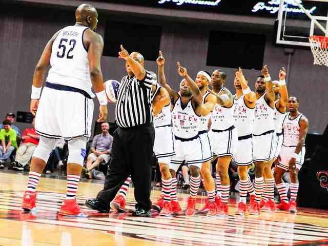 BigEasyLofton's tweet photo. #tbt when we had on the #tbt jerseys ! One thing you have to know if I’m throwing alley you better jump as high as you can every time! #bigeasyway https://t.co/rkFQE0eTIT