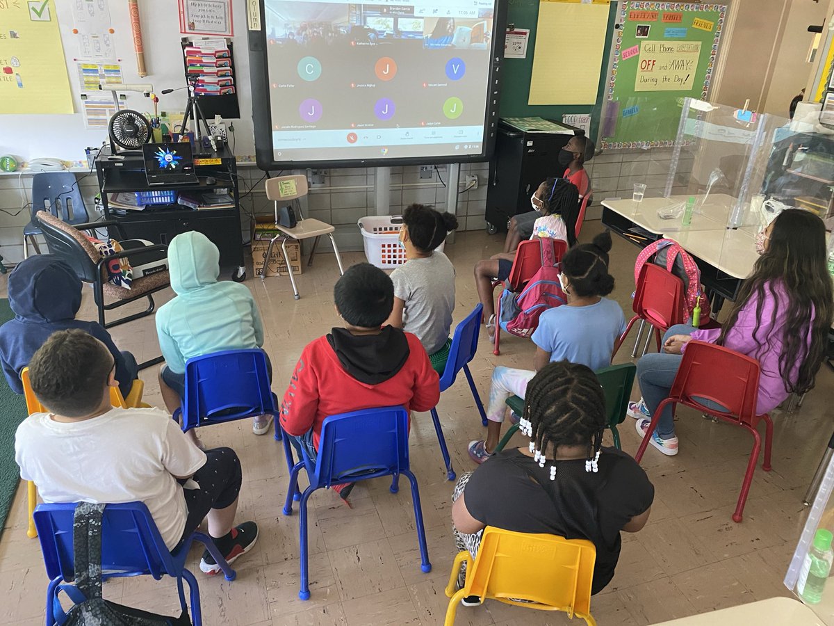 MsEyreland's tweet photo. Eyreland Ss loved having a guest reader visit today!🥳 @overleahs scholar Michelle read a favorite: The True Story of the 3️⃣ Little 🐷s! Both in-person and virtual 3rds were grateful for the visit! Can’t wait for the next opportunity! 📖📚💻@elmwoodes https://t.co/IifQLU9iIp