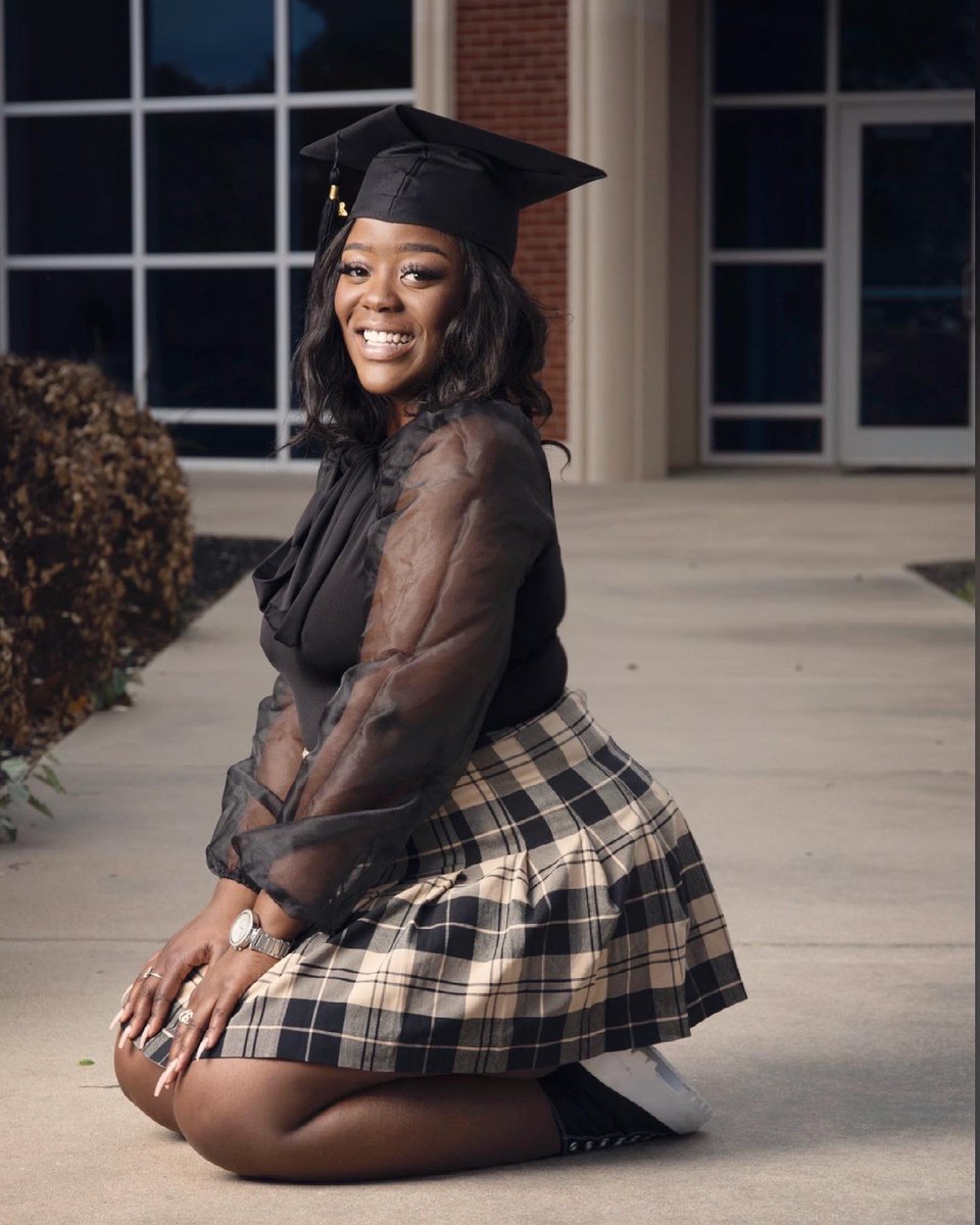 PrincessKammie's tweet photo. I forgot to drop these on Twitter lol #IBeatTheOdds #HBCUGrad 🥂🥳 https://t.co/sv7SMY3fjU
