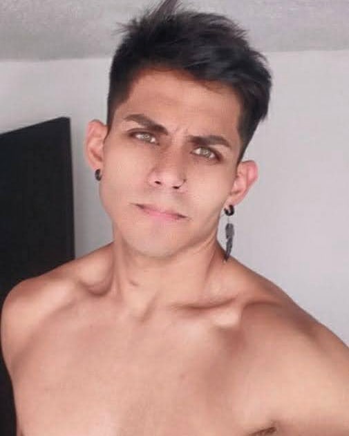 A mi me vale verga quien me deje de hablar, total me gustan las drogas, no la gente #gay #Meth #drugs