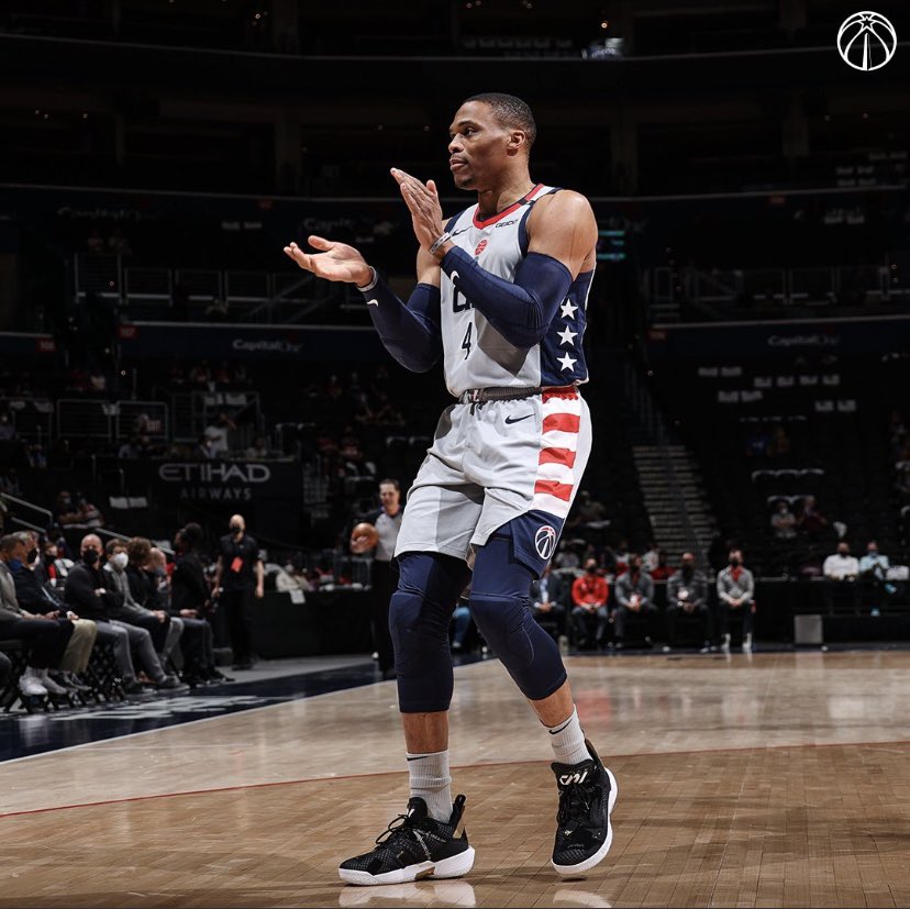 Russ almost had a triple-double in the FIRST HALF 😳

15 PTS | 9 AST | 9 REB | 5/11 FG 

Wizards lead Pacers 66-52