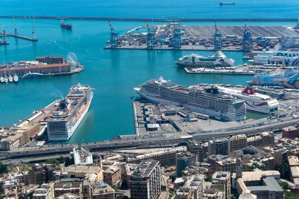 PortalPortuario's tweet photo. Italia: Puertos de Genoa alcanzan récord de movimiento de contenedores en abril - https://t.co/try8Sj1TMy #PortsofGenoa #Italia #Puertos https://t.co/i563mtlOfa
