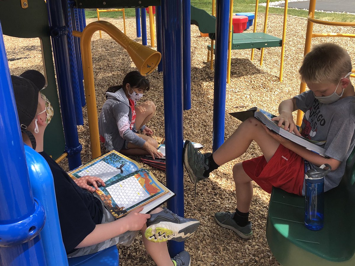 wadelman8's tweet photo. Working on our fluency during buddy reading! #d70gators https://t.co/NBqgRqAKxx
