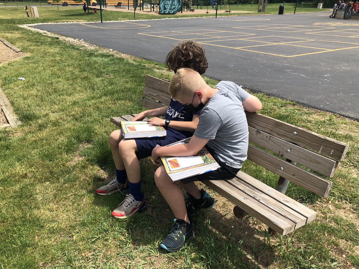 wadelman8's tweet photo. Working on our fluency during buddy reading! #d70gators https://t.co/NBqgRqAKxx