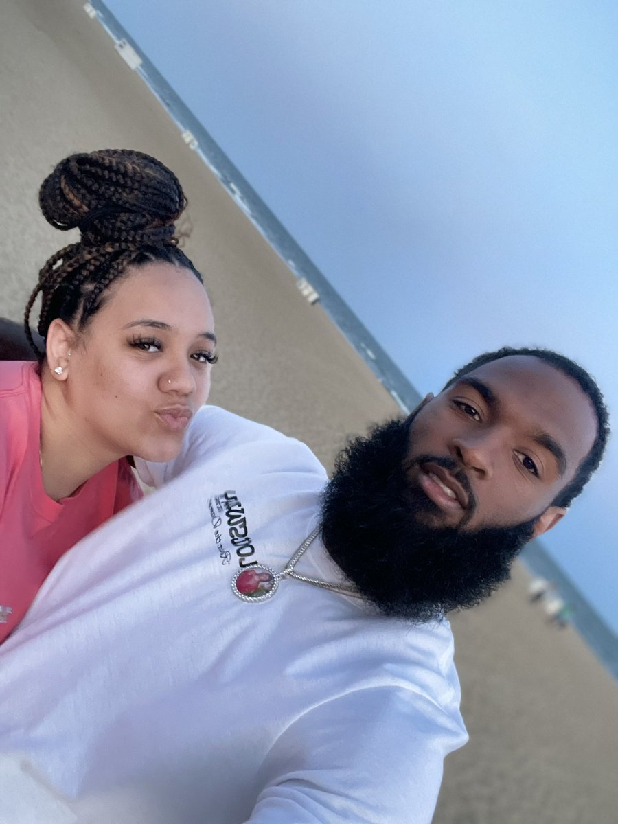TayMari's tweet photo. I know you the realest cause you’d do anything for me 🏝🥰😘 https://t.co/VJ9giN25Lr
