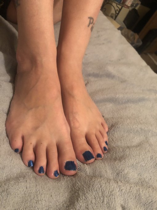 Mommy let me paint her toes...I really want to paint them in cum again 🥵🥵 #Feet #feetfitsh #feetworshi̇p<a href="/tag/feet"class="tags"><span>#feet</span></a><a href="/tag/feetselfie"class="tags"><span>#feetselfie</span></a><a href="/tag/feetworship"class="tags"><span>#feetworship</span></a><a href="/tag/mommyfeet"class="tags"><span>#mommyfeet</span></a><a href="/tag/maturefeet"class="tags"><span>#maturefeet</span></a>