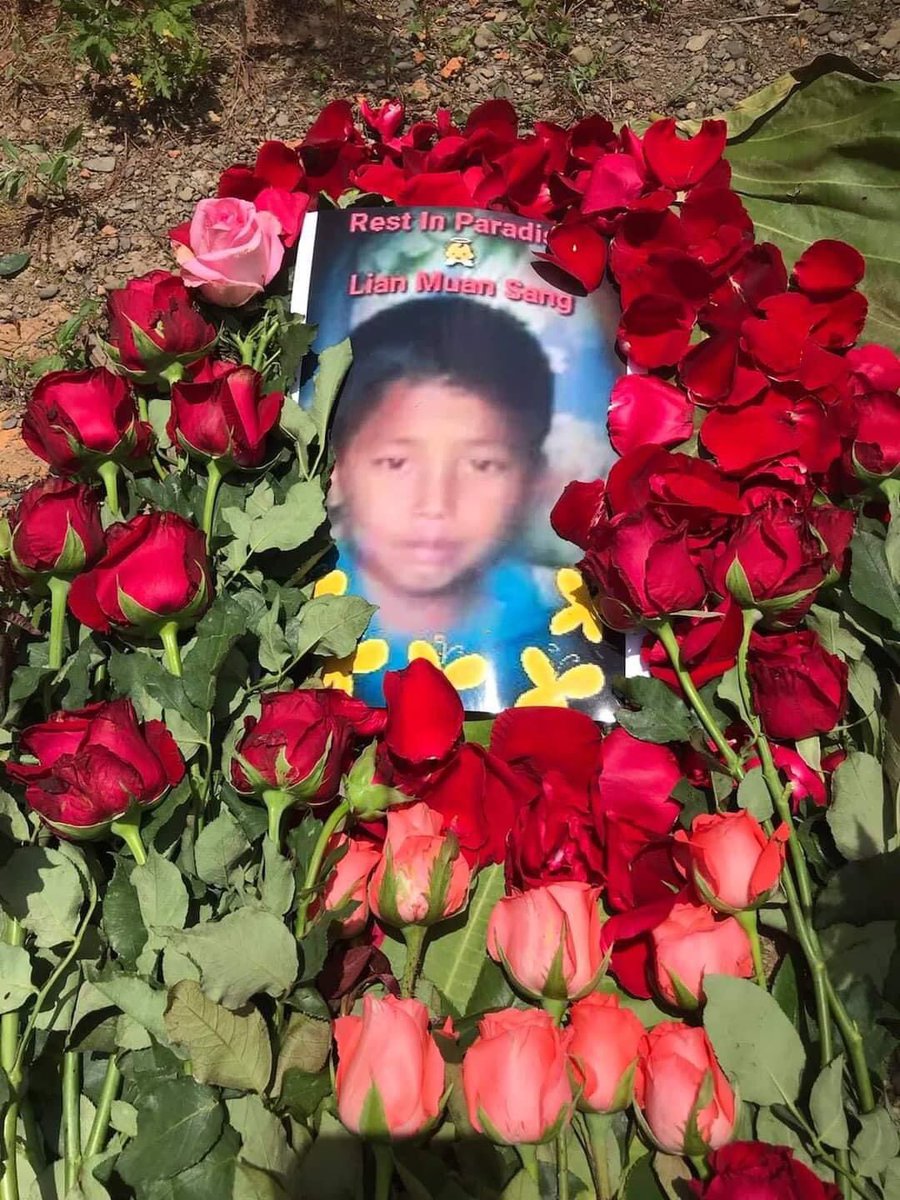 media_chin's tweet photo. A funeral of Tg. Lian Muan Sang was held yesterday. A 10-year-old boy was killed in bomb blast on 19 April in Tedim, Chin State. 

■ Tedim Post, Photo : CJ
#WhatsHappeningInMyanmar https://t.co/0hwGJ53a3j