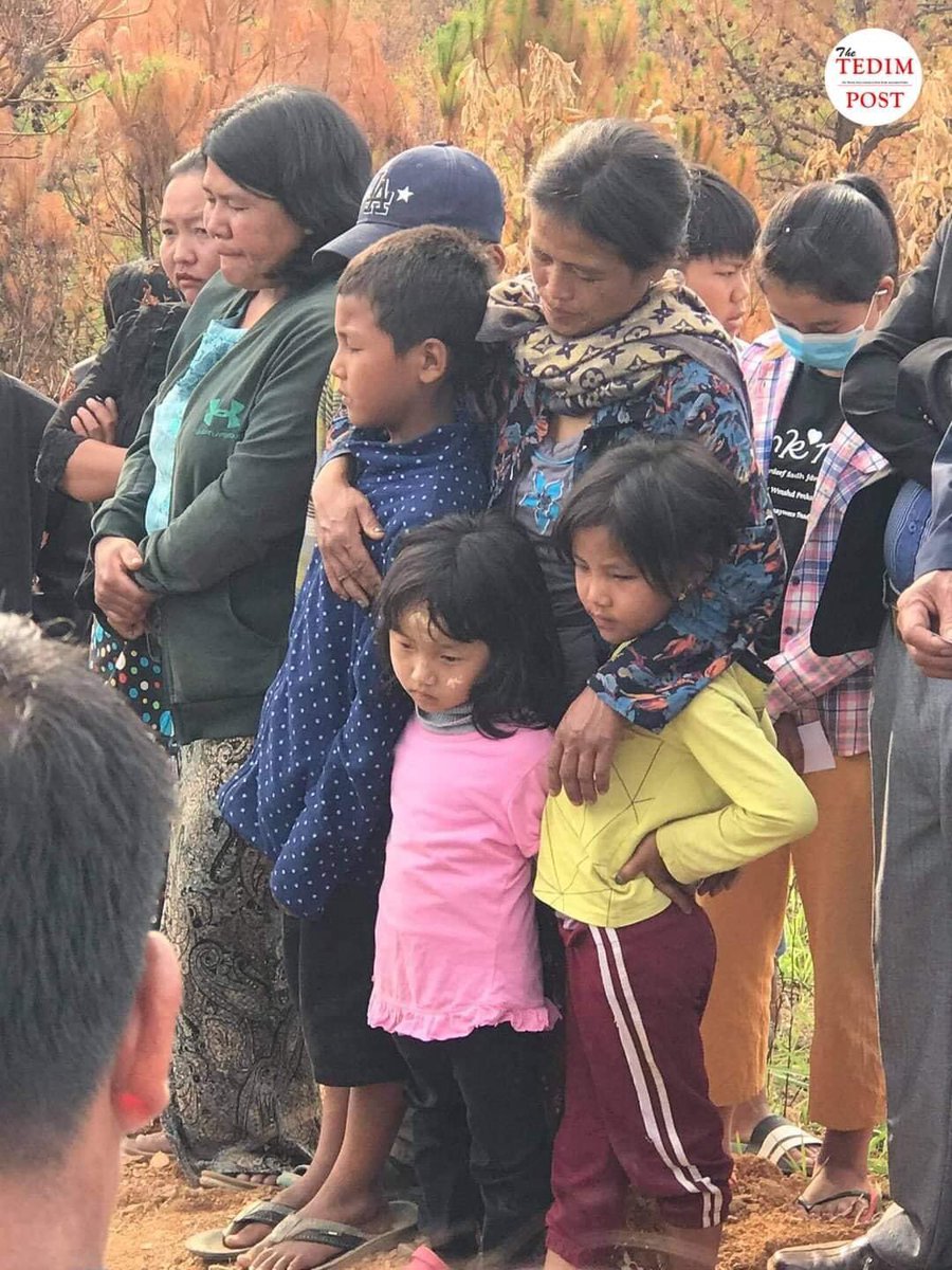 media_chin's tweet photo. A funeral of Tg. Lian Muan Sang was held yesterday. A 10-year-old boy was killed in bomb blast on 19 April in Tedim, Chin State. 

■ Tedim Post, Photo : CJ
#WhatsHappeningInMyanmar https://t.co/0hwGJ53a3j
