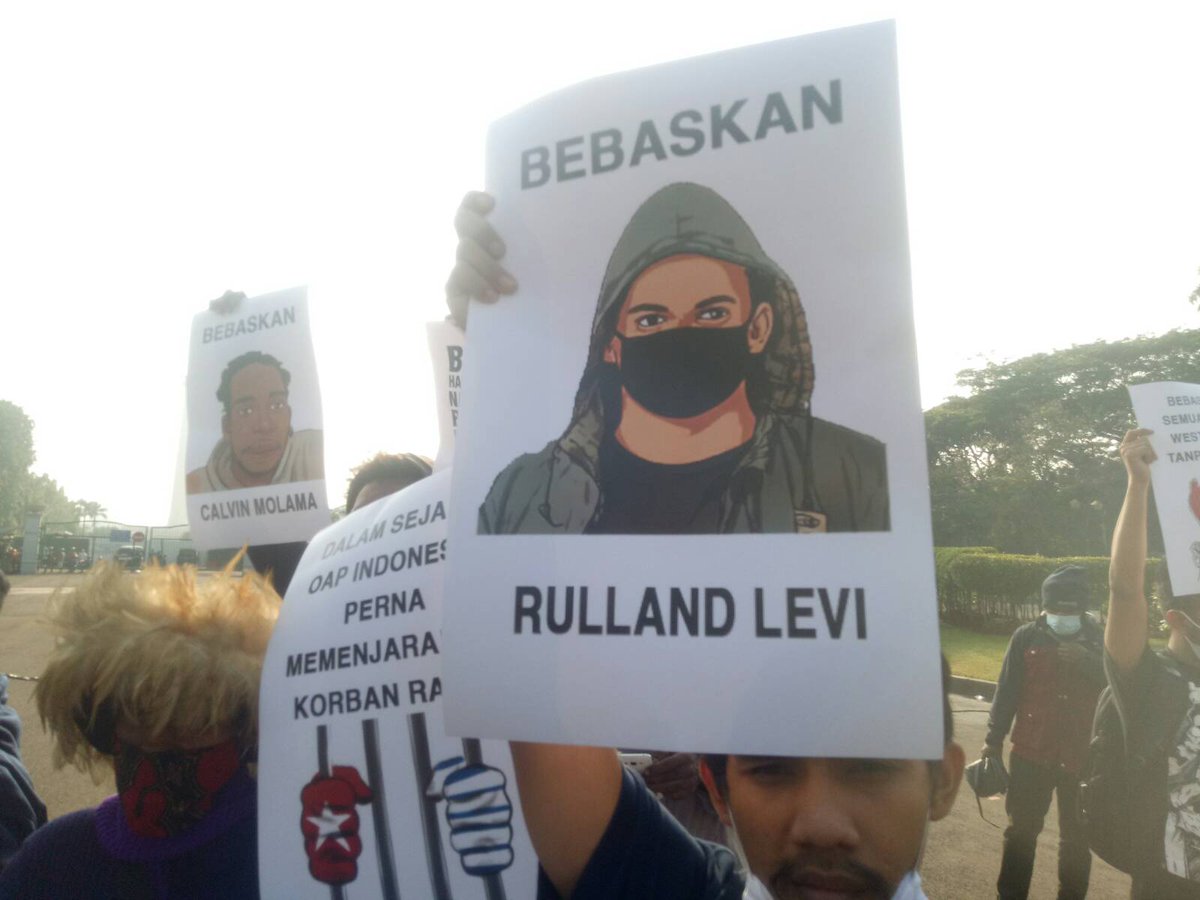 friwp's tweet photo. Jakarta 21/5

Aksi menuntut pembebasan Tapol Papua di depan Istana Merdeka https://t.co/EMTEohZVrJ