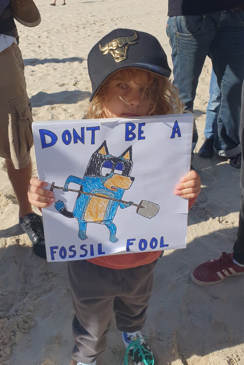 sacarlin48's tweet photo. Been to the #StudentStrike4Climate at Surfers Paradise, on the beach. Awesome speakers. Lots of very young, students.and older folk too https://t.co/5z6QLdaStg