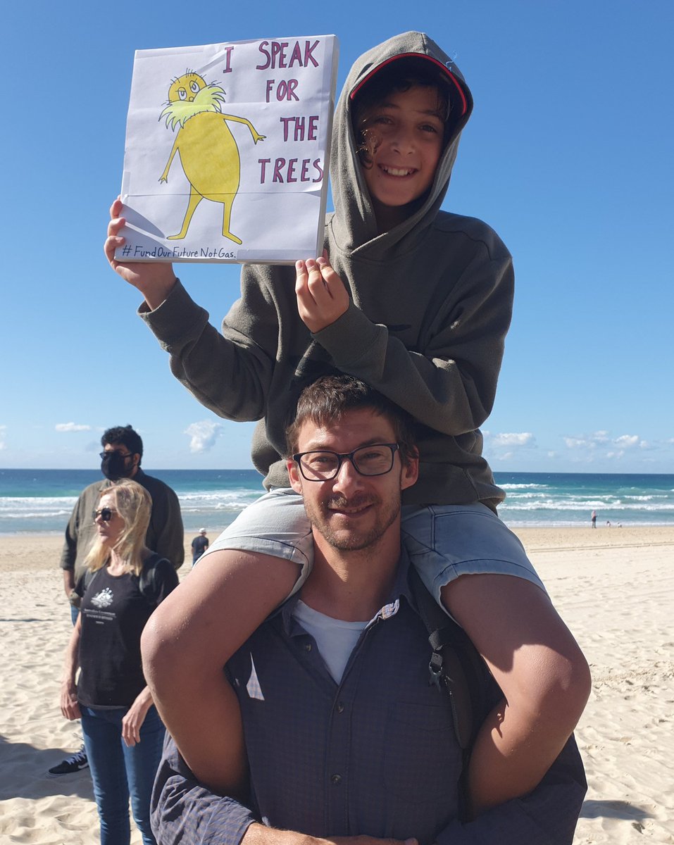 sacarlin48's tweet photo. Been to the #StudentStrike4Climate at Surfers Paradise, on the beach. Awesome speakers. Lots of very young, students.and older folk too https://t.co/5z6QLdaStg