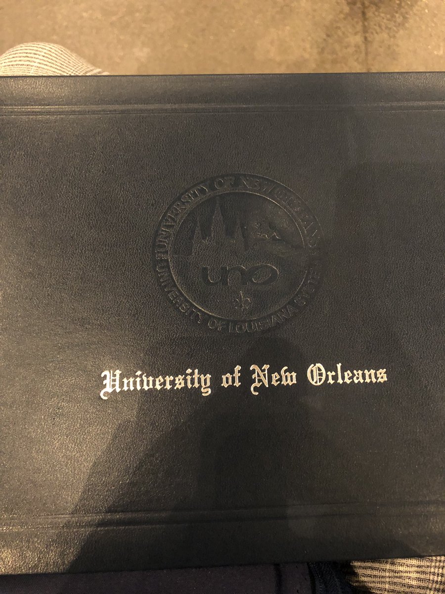 BerzatLamont's tweet photo. Made it through that jungle like a maze, product of the hood the sh*t I seen youโd be amazed๐จ๐พโ๐๐ฃ#DegreeMe #firstgenerationcollegegraduate
#HOH
#PriceJustWentUp https://t.co/t3AA44nU0D