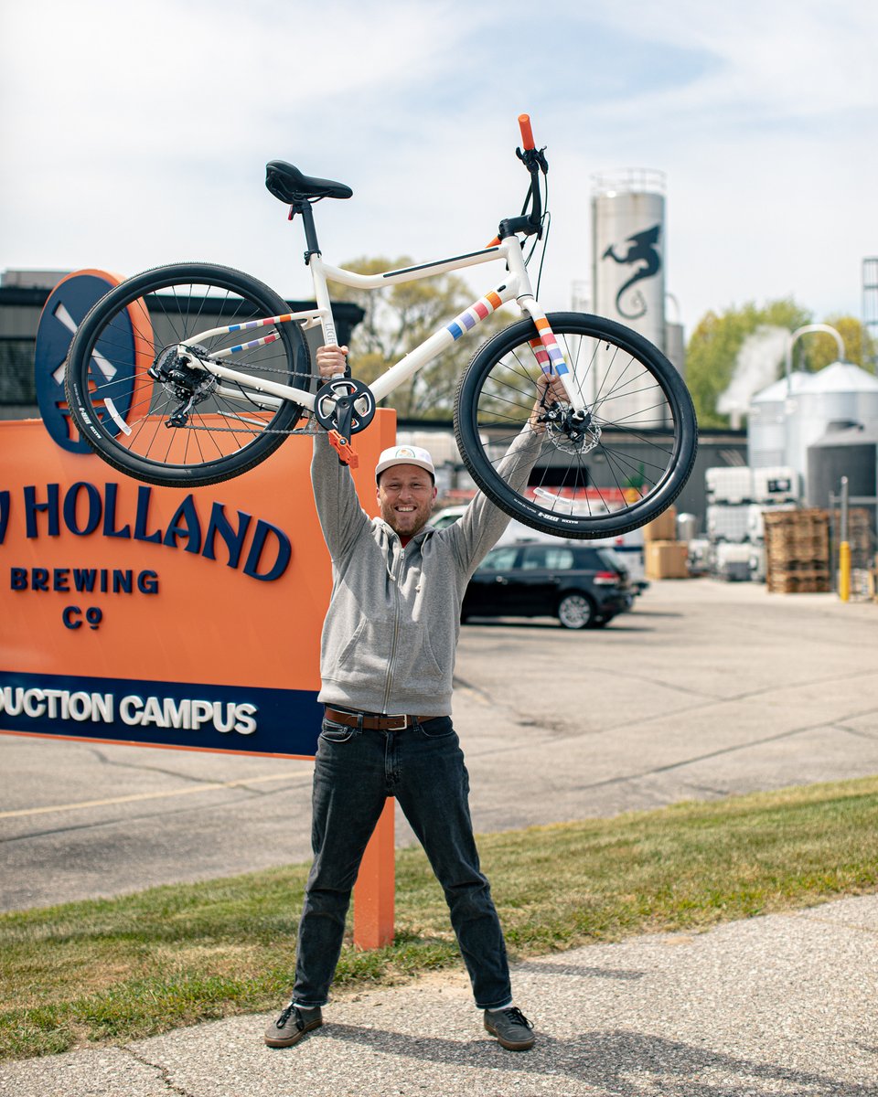 GIVEAWAY - It will be even easier to #findyourlightpoint riding on this sweet custom Cannondale Lightpoint bike! Like and RT this post to enter.

#newhollandbrewing #GezelligTimes #MadeInMichigan
Must be 21+ to enter, no purchase necessary.