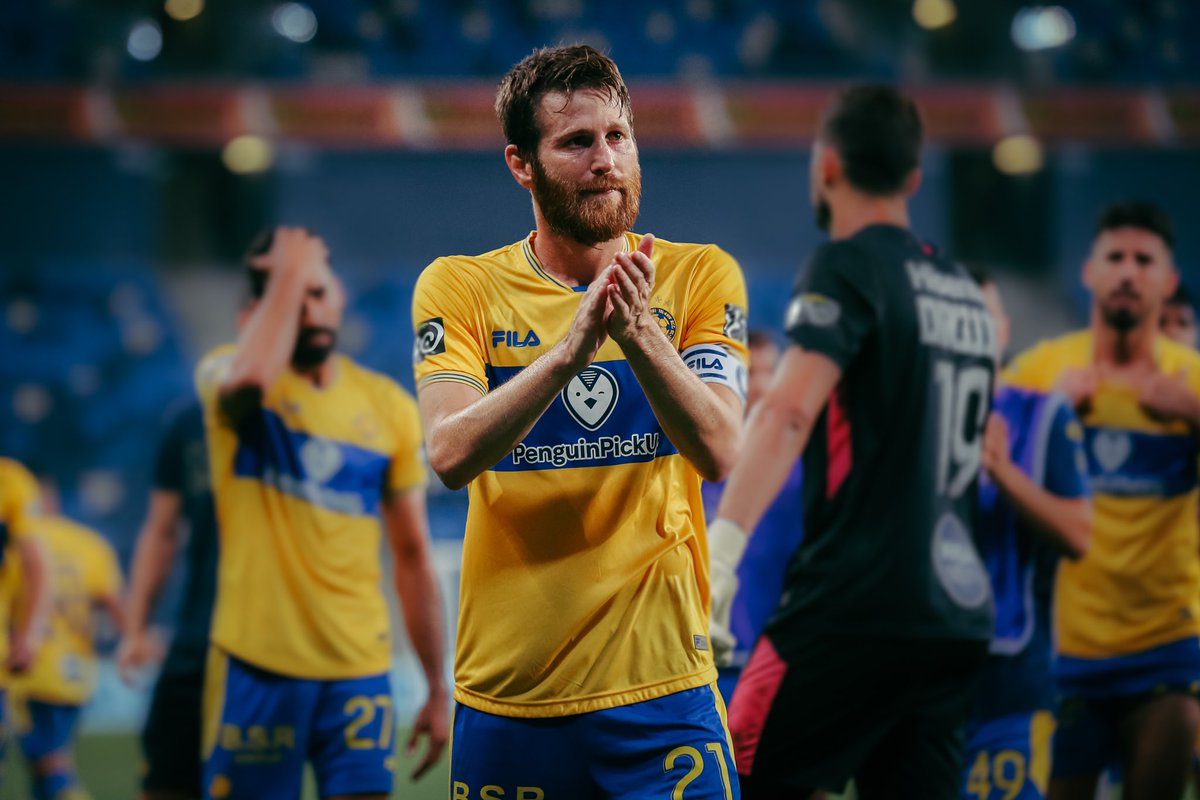 MaccabiTLVFC's tweet image. ההגדרה המילונית של קפטן זה שחקן בקבוצת ספורט שנבחר להנהיג את קבוצתו מבחינה ייצוגית וחברתית. אם צריך תמונה למילון, צרפנו תמונה של הקפטן שלנו