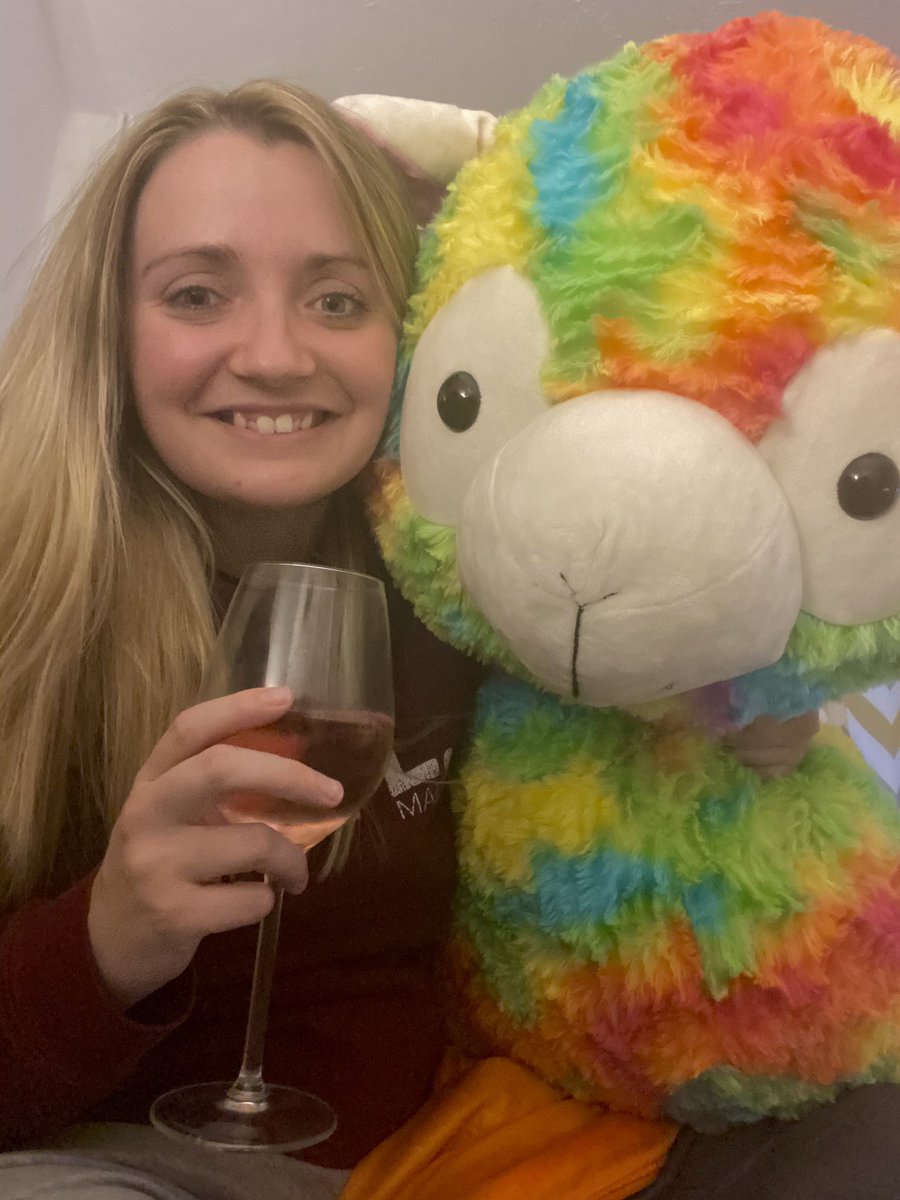 jasmorris7's tweet photo. It’s been a long old week in which I think I’ve finally lost the plot! #wine #nhs #longweek #EDworking #lostit https://t.co/0dZAns24yc