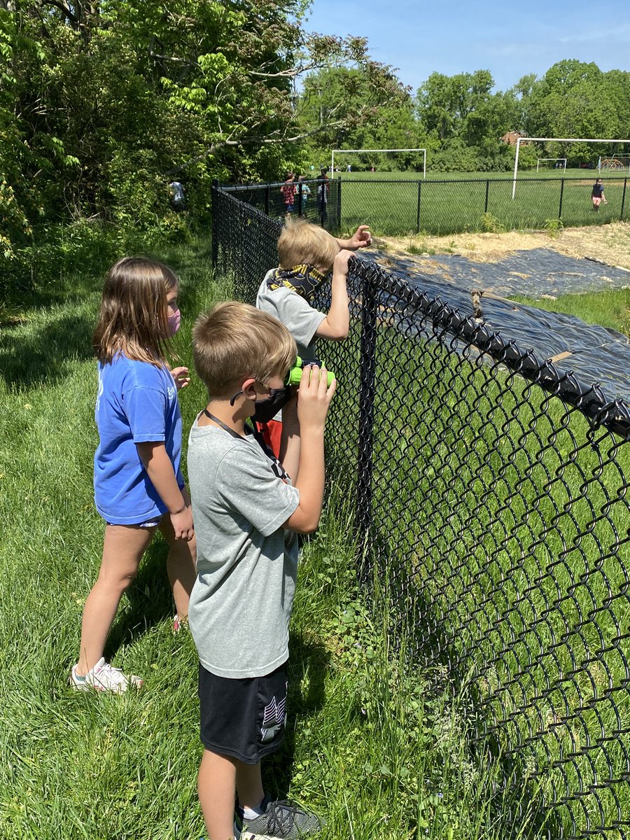 merdlind's tweet photo. My 2nd grade class had a fun nature walk today. Ducks, cicada hunting, deer tracks and more. #madduxpride #wearefhsd https://t.co/Ul51mvpiNe