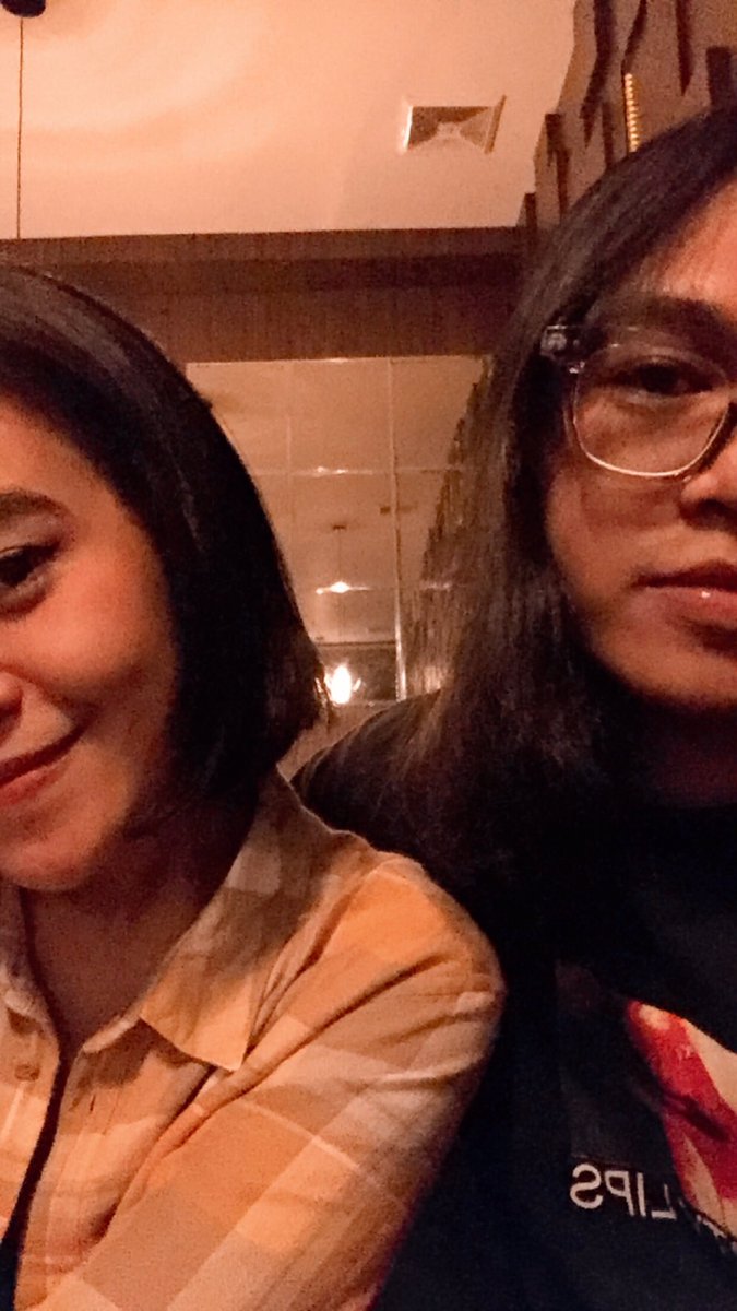 Foto bareng pertama sama kamu masih berjarak