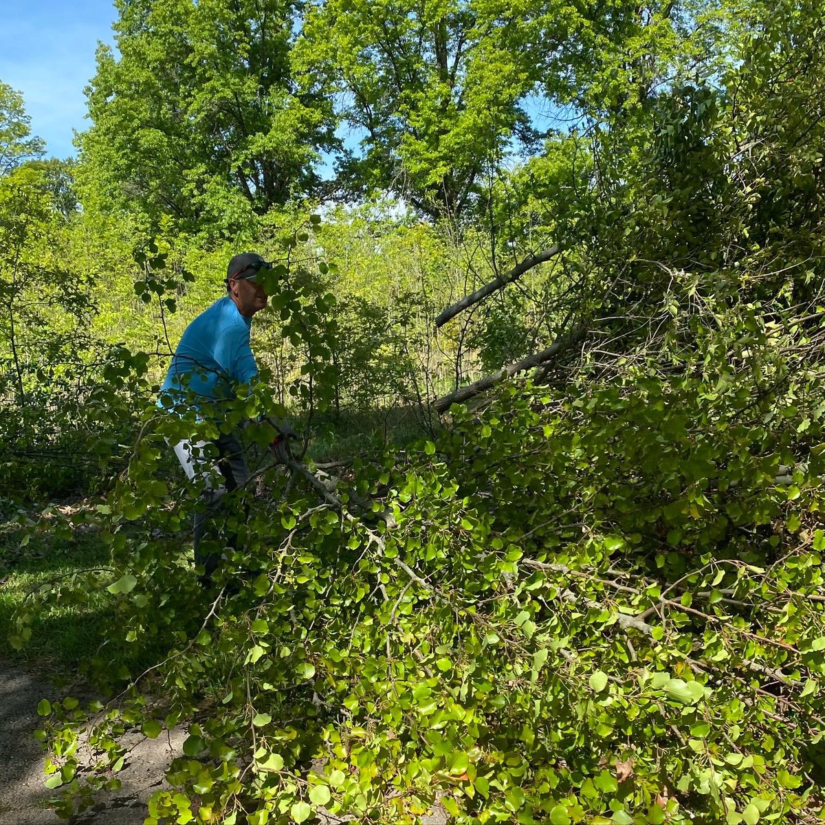 Thanks to the volunteers who helped with our #habitatrestoration work at Kingswood Park last Saturday! Mark your calendar for our next volunteer day at Summit Park in Blue Ash June 6. Visit our website for details about upcoming volunteer opportunities: ohioriverfdn.org/events/