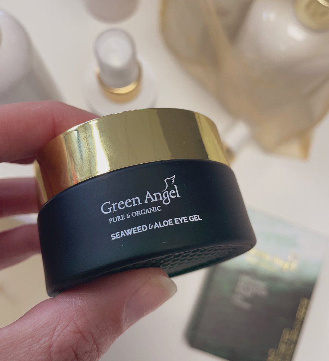 Kelly Donegan (@itskellydonegan) on Twitter photo The skincare addiction continues with this luxurious jelly of nutrition & goodness by <a href="/GreenAngelSkin/">Green Angel Skincare</a> Seaweed & Aloe Eye gel 🌊
☘️ Supporting local Irish brands using local ingredients. LOVE ❤️
Organic + Cruelty Free too The skincare addiction continues with this luxurious jelly of nutrition & goodness by <a href="/GreenAngelSkin/">Green Angel Skincare</a> Seaweed & Aloe Eye gel 🌊
☘️ Supporting local Irish brands using local ingredients. LOVE ❤️
Organic + Cruelty Free too