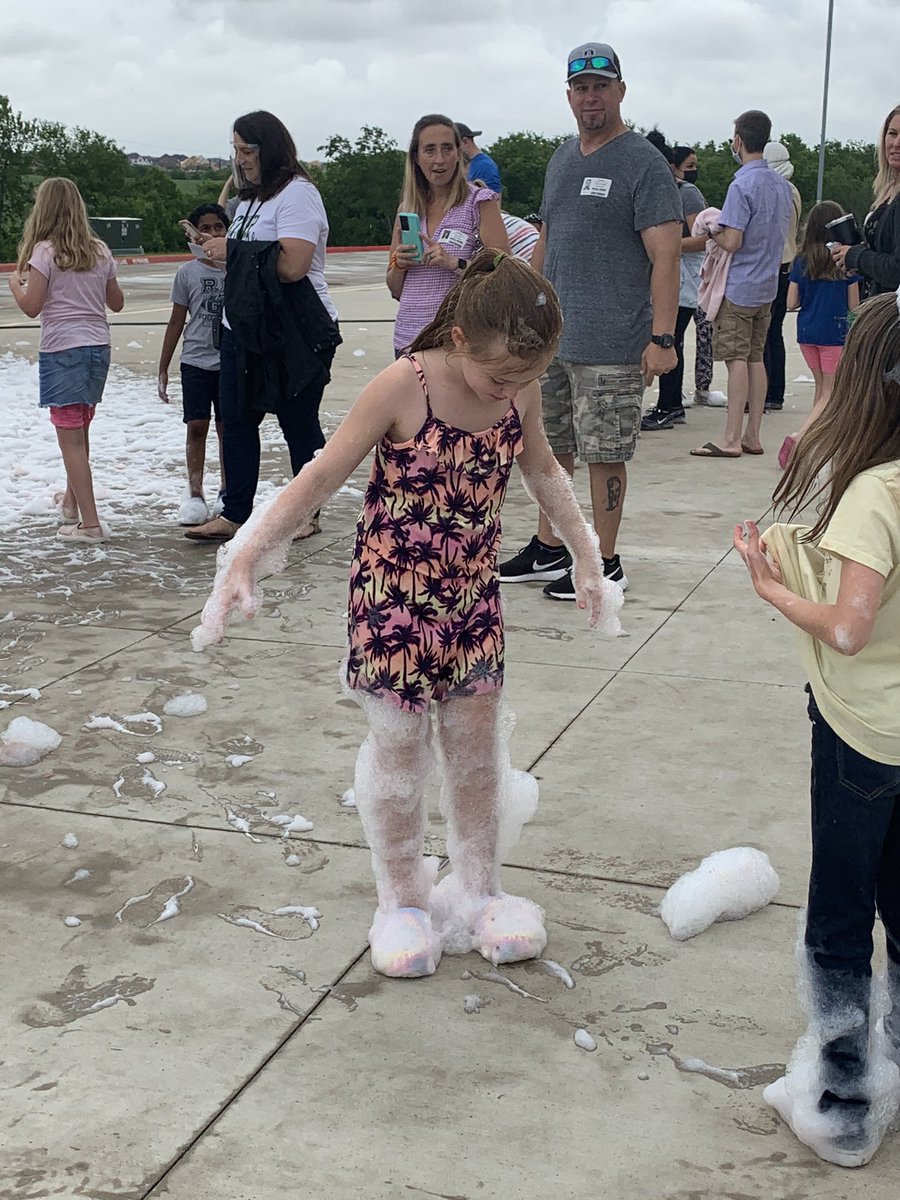 “Mrs. Clawson, this is the BEST DAY EVER!!”

Thank you Stuber PTO for an epic end of year party! 🥳

#bubbletruck