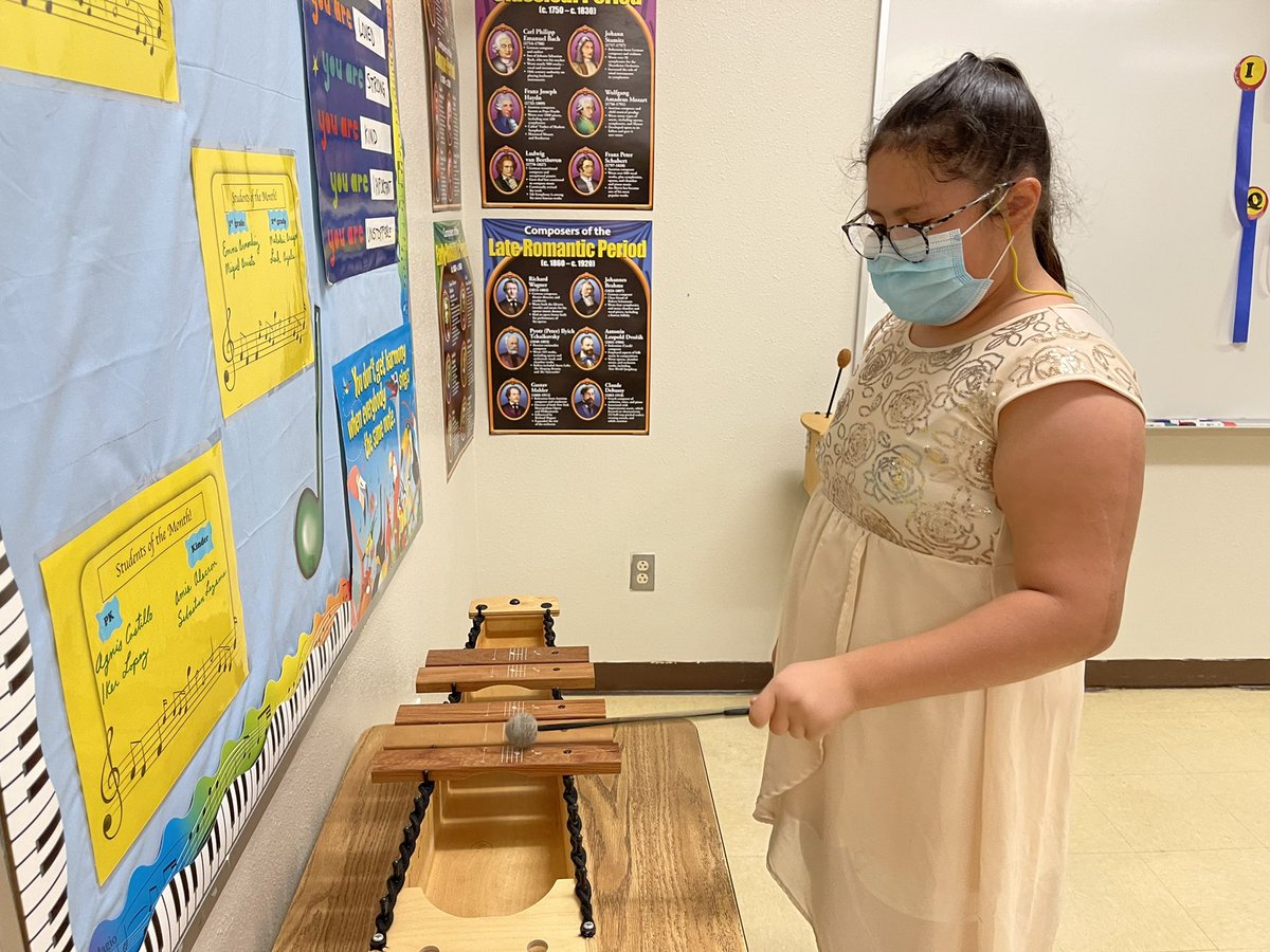 MsV_TheTeacher's tweet photo. Mrs. Santana and Ms. Diaz‘s class enjoyed learning about mallet instruments today! #FMEPride #FMEMusic @fmeeagles @CISD_Fine_Arts @ClintISD https://t.co/NdJoZhEcfO