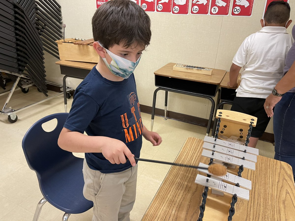 MsV_TheTeacher's tweet photo. Mrs. Santana and Ms. Diaz‘s class enjoyed learning about mallet instruments today! #FMEPride #FMEMusic @fmeeagles @CISD_Fine_Arts @ClintISD https://t.co/NdJoZhEcfO