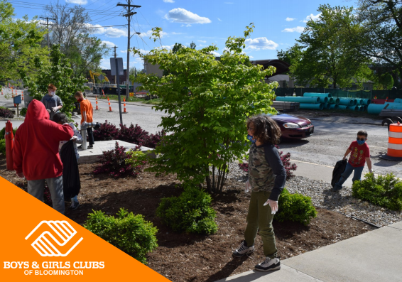 BGCBloomington's tweet photo. The kids and staff at the Lincoln Street club worked on a service project last week- We encourage our members to work on service projects regularly.

Our mission is to ensure that all of our members are engaged members of their community- so far so good!

#FulfillingTheMission https://t.co/O2XzioWJru
