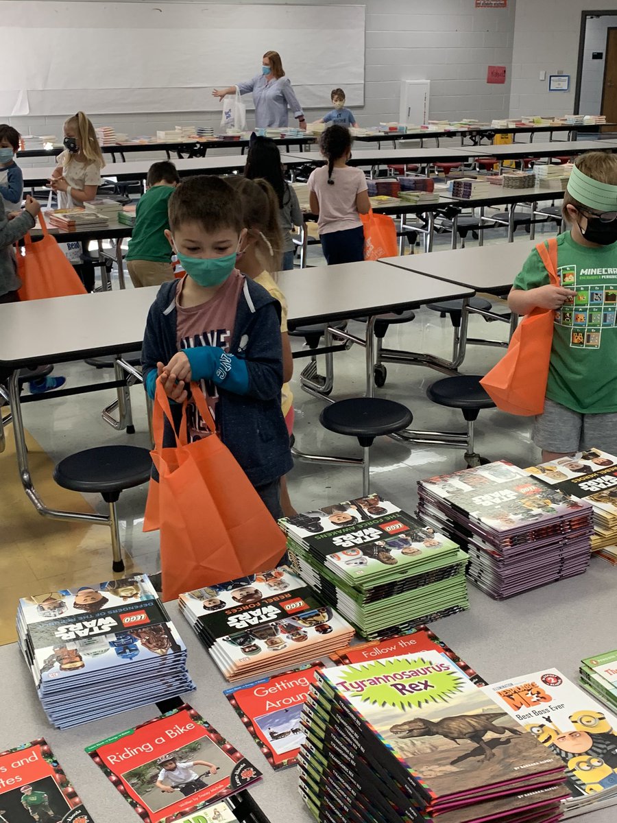 BES_Stars's tweet photo. BES is committed to growing readers! This year, each child will be able to select 10 books they are interested in to take home (and keep) for summer reading!! We cannot wait to see and hear about these great books this summer! #BESreads #KeepShiningBES https://t.co/wuNhNsCfeC