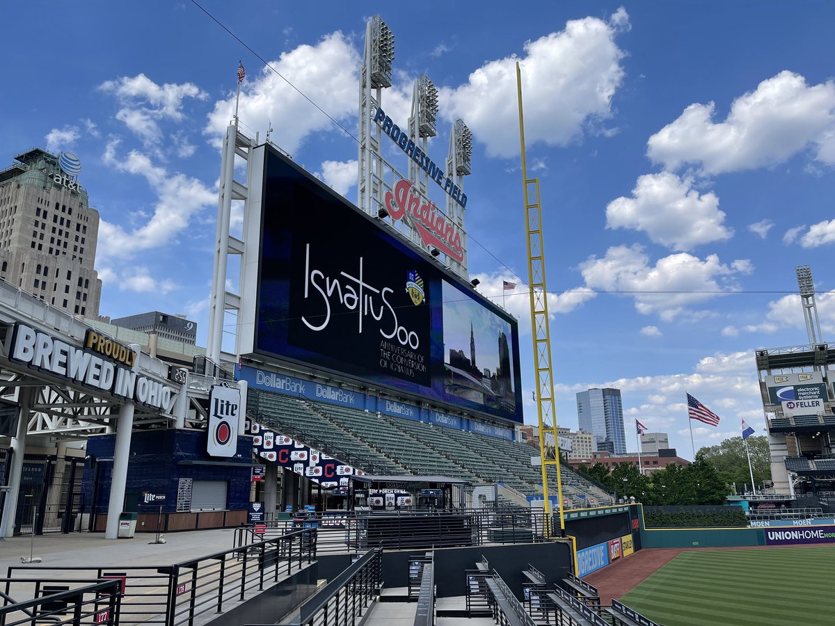 BishopMalesic's tweet photo. Today I celebrated an all-school Mass with the students, faculty and staff of @sihscleveland. It was tremendous to be together and terrific to celebrate Holy Mass at Progressive Field. https://t.co/tG3p3fDKQx
