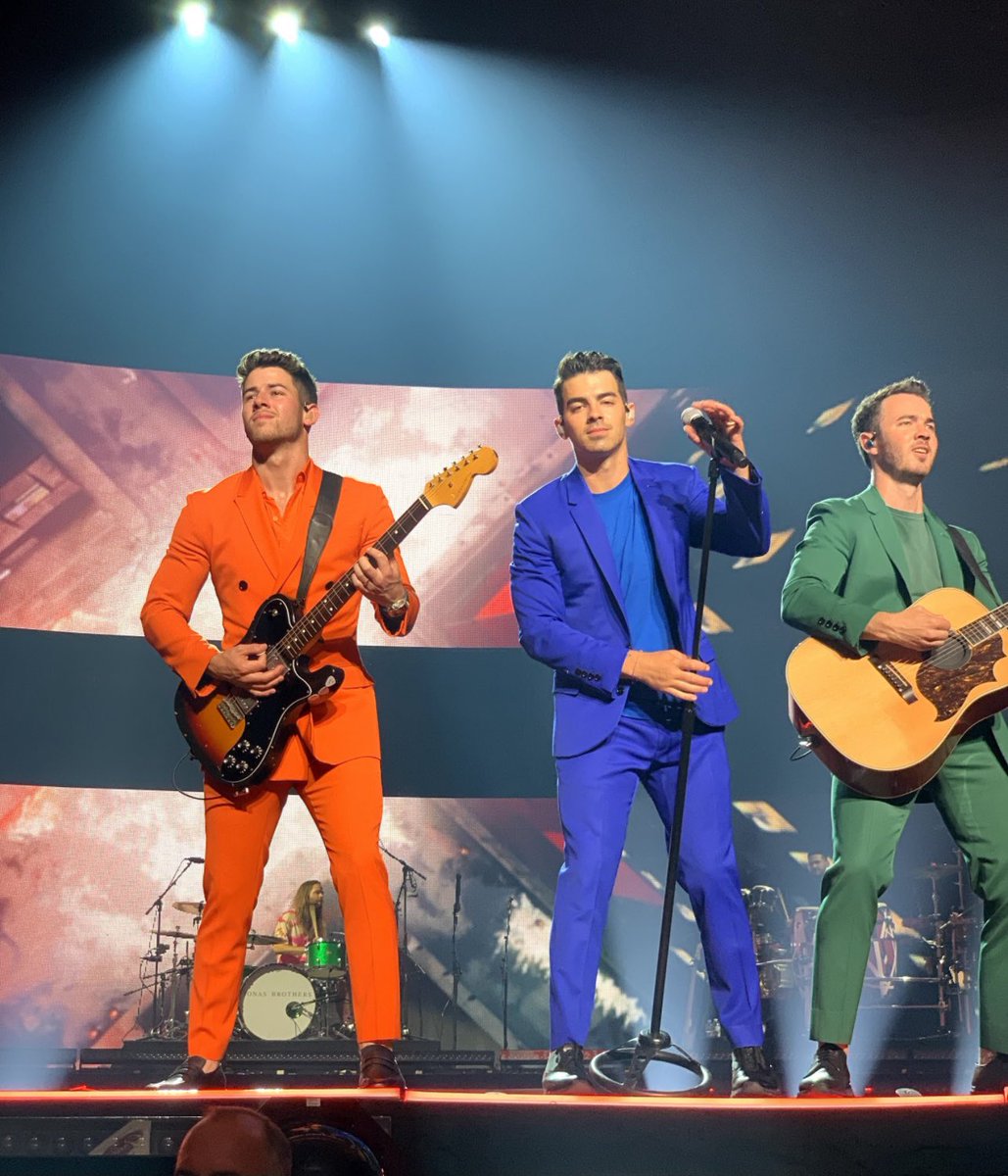 callstokley's tweet photo. @jonasbrothers #RememberThisTour https://t.co/pKDgZkUuNu
