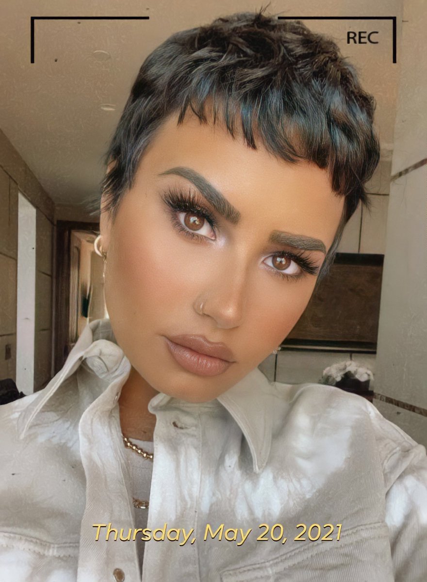 isparklelovato's tweet image. demi lovato is making 2021 their b!tch and i’m so here for it!