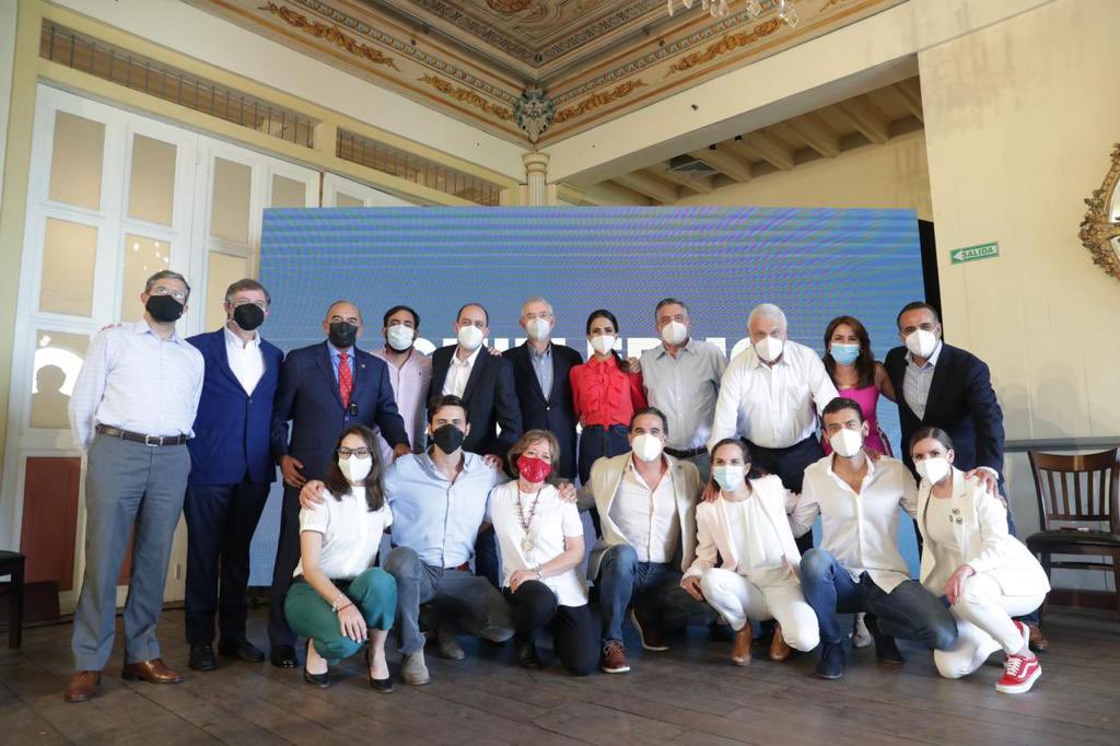 LassoGuillermo's tweet photo. El Gobierno del encuentro. 🇪🇨

Aquí los ministros y ministras designados, listos para empezar el camino hacia un Ecuador de oportunidades, moderno y abierto al mundo. 💪🏼

¡4 días para el 24 de Mayo! https://t.co/vuNHeS1P3U