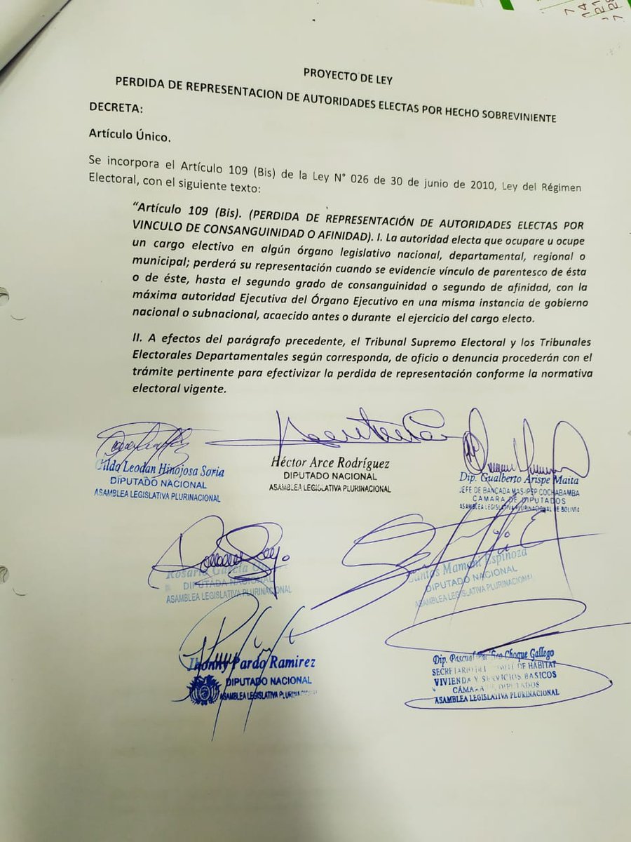 HctorArceRodrg1's tweet photo. Por mandato Constitucional, los diputados debemos Legislar y Fiscalizar, hoy presentamos el proyecto de ley "Pérdida de representación de autoridades electas" y denuncias a la Contraloría General de Estado por incompatibilidad sobreviniente  (Santos Quispe y Manfred Reyes Villa) https://t.co/D2Q2YVNbx2