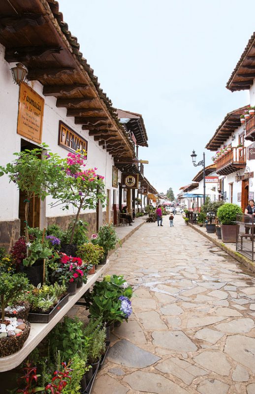 mexdesconocido's tweet image. ¿Sabías que el estado de Jalisco tiene siete pueblos mágicos? Te cautivarán con sus paisajes naturales, calles pintorescas, olores y sabores de la gastronomía tradicional. buff.ly/2wYbRbw