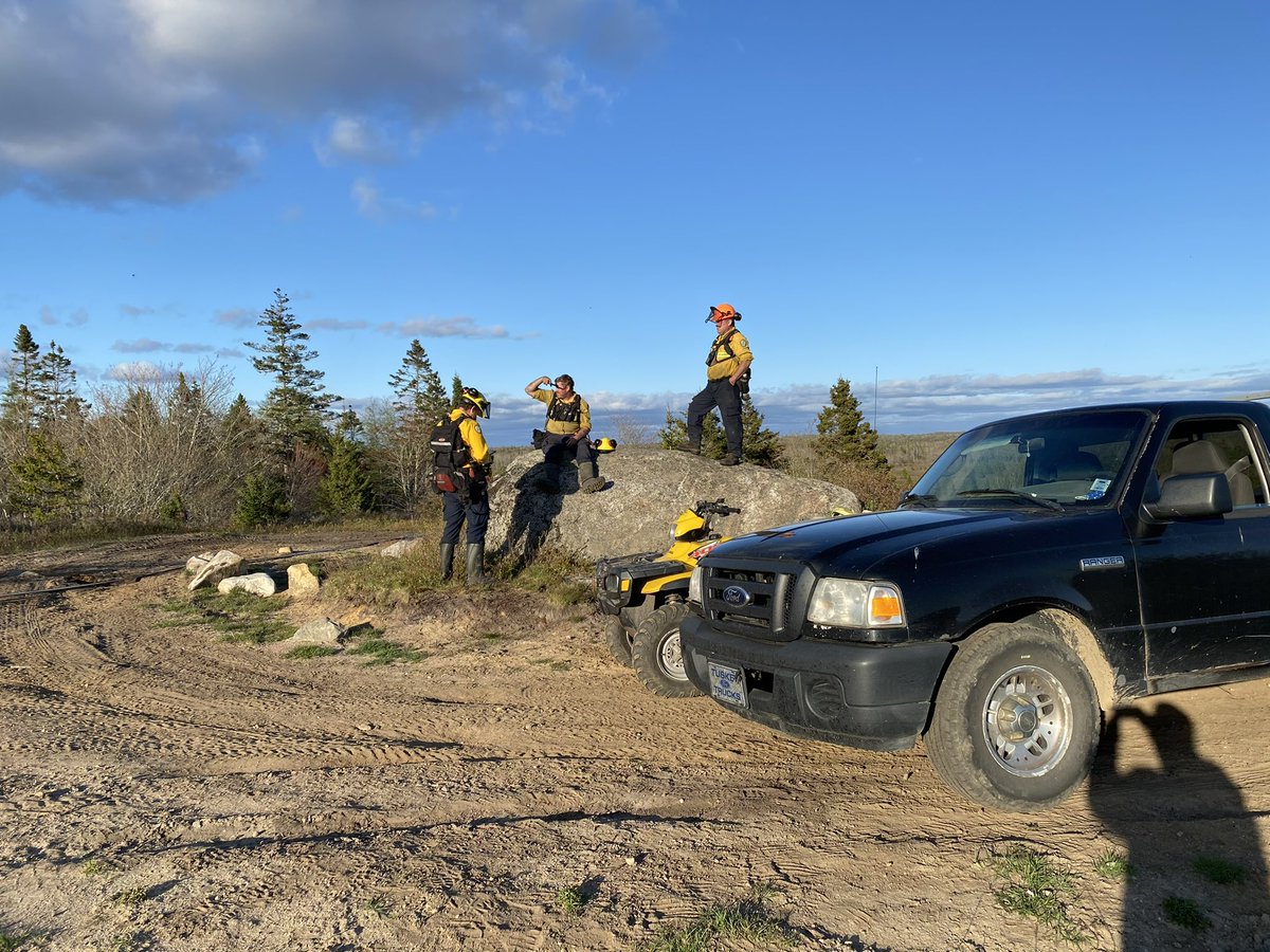 Thanks to the firefighters and folks at NS DNR who are working hard to control wildfires in the Barrington area.
Brian Comeau of DNR sent us a pic of a fire crew next to his 2008 Ranger (with 771000 kms)at Homer’s Rock along Barrington River 
#novascotia  #firesafety #fordranger