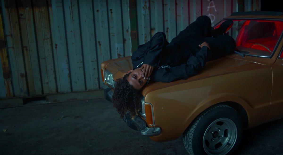 GeniusFrance's tweet photo. Moji x Sboy laisse la magie opérer et passe au niveau supérieur avec le clip de "CHIMIQUE", en featuring avec Luv Resval !

🐍 https://t.co/AQTU1ZV3LC https://t.co/0vlb3jBrnB