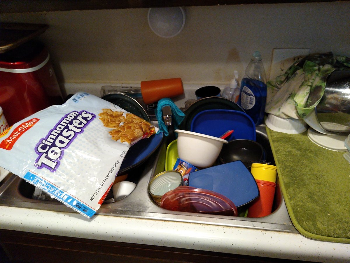 aCognitiveNerd's tweet image. Dishes and #cultpodcast a fine evening. @PageWesley @MandoDoesStuff 
Thanks for making chores enjoyable! (Or at LEAST more tolerable, lol!)