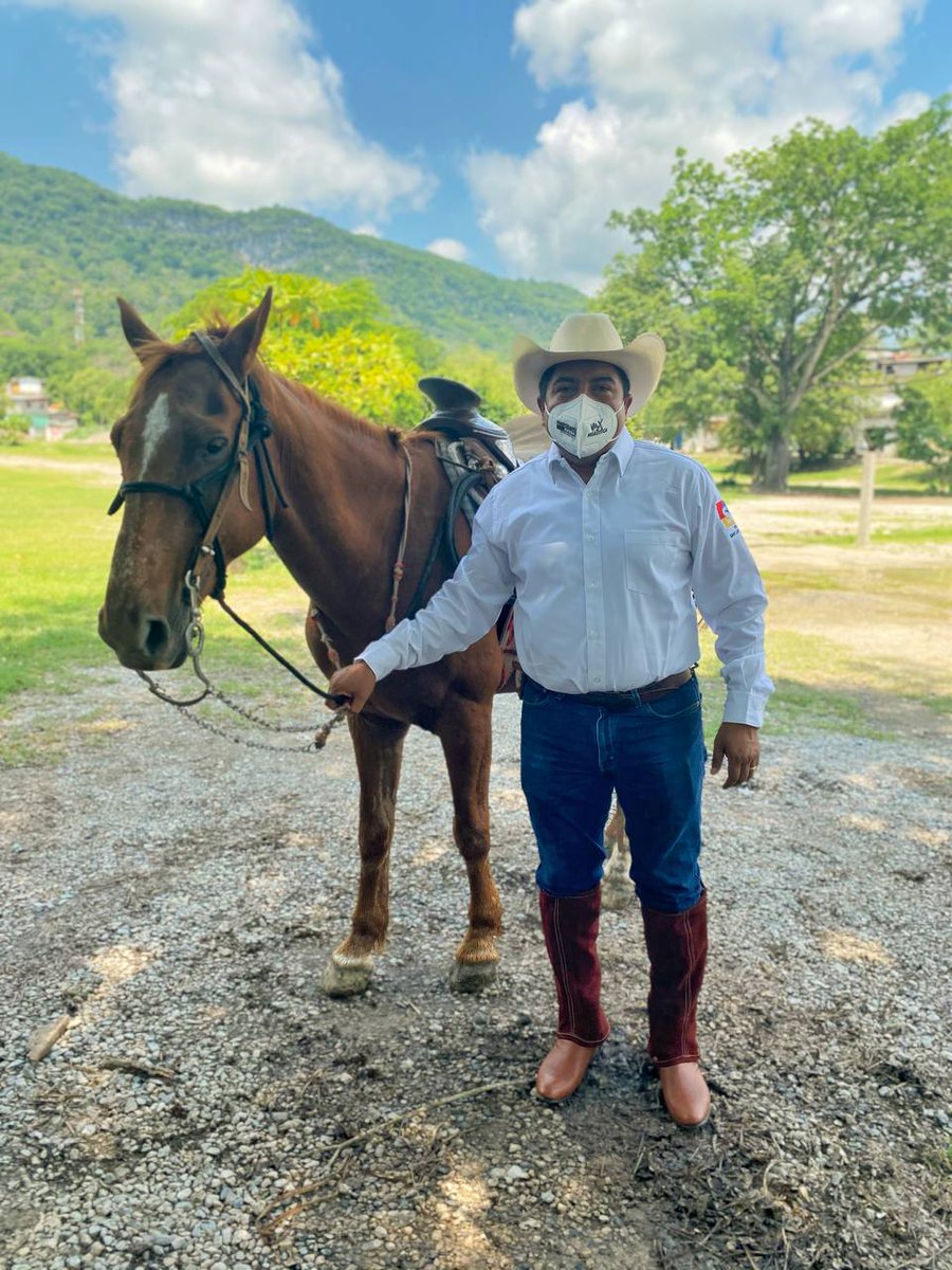 Marcelino_RH's tweet photo. ¡Amigos estoy muy contento de poder cabalgar, quiero compartirles estos momentos, que a mi me llena de mucha satisfacción! 🐴🐴
#CabalgandoAndo https://t.co/EvZcm5m0Ib