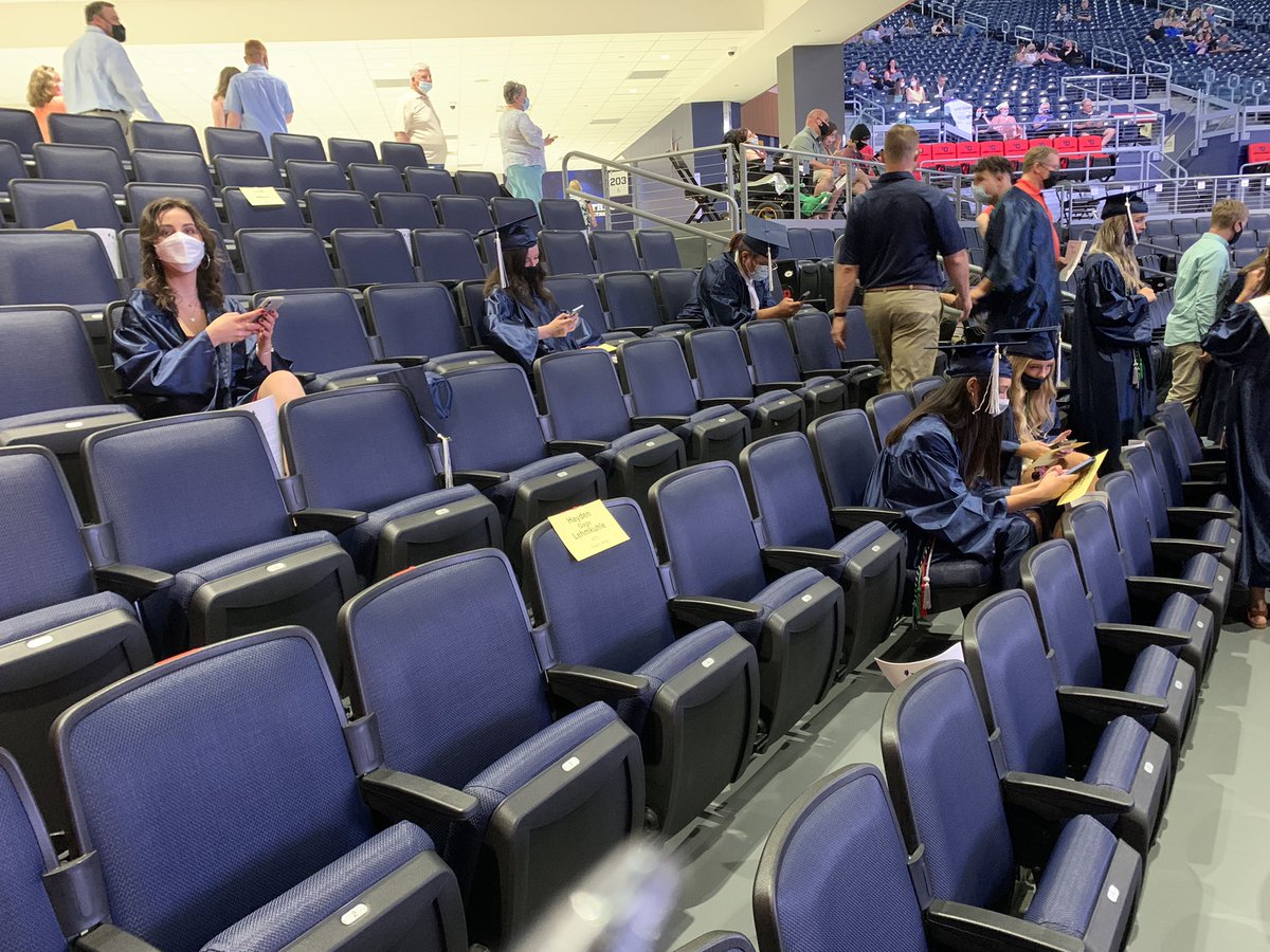 721Health9's tweet photo. There is quite the vibe in the arena tonight! Let’s do this!!👏🏼👏🏼💥💥 #WeAreFirebirds #graduation https://t.co/A3fJLB6K5F